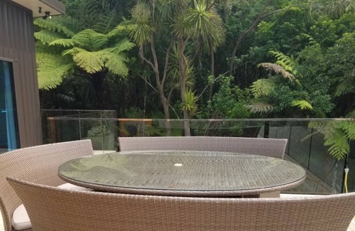 Mahau Sound House | New house, lovely sounds view, good access/parking, mooring. Easy beach access