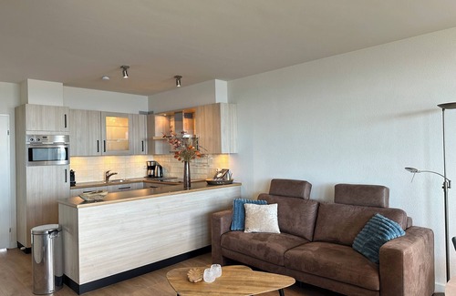 Egmond aan Zee House | NEW IN OUR OFFER! The corner apartment Sterflat221 is located on the 9th floor, on the sunny south-west side. It offers you a wonderful view of the beach, North Sea, village and dunes. Thanks to the altitude and the perfect position of the sun, you almos