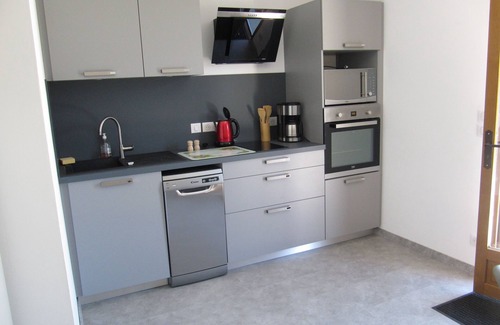 Chateauneuf Apartment | New independent 2-bedroom T3 with swimming pool