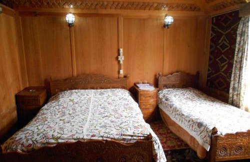 Nagin Bagh Hotel | New Jacquline Houseboats