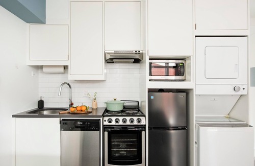 Poncey-Highland Apartment | NEW La Penelope - Rooftop Skyline Ponce City