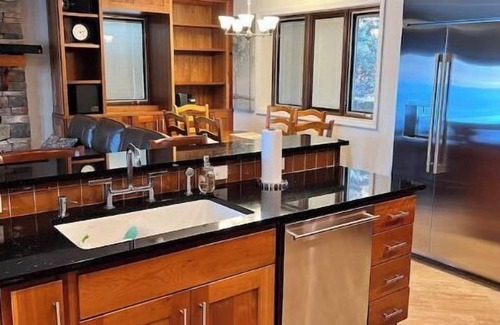 Radford House | NEW! Lake Front Lodge, VT & RU close