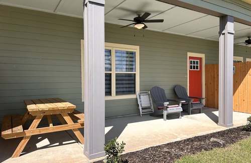 Southport Cottage | New Lake Front Studio Style Cottage - w/private dock, kayaks and full kitchen
