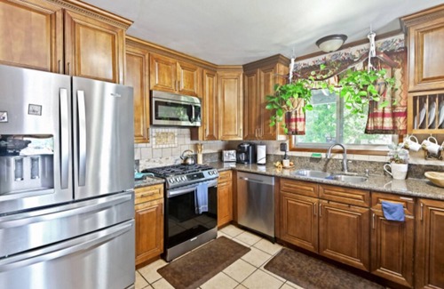Crestline Cabin | NEW Lake View Cabin getaway! Steps away from the water! 10 beds