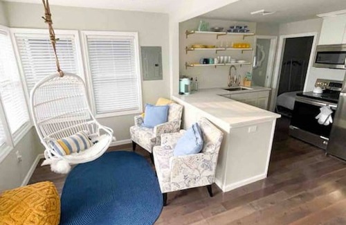 Saratoga Springs Cottage | New lakeside cottage mins to Racetrack & downtown