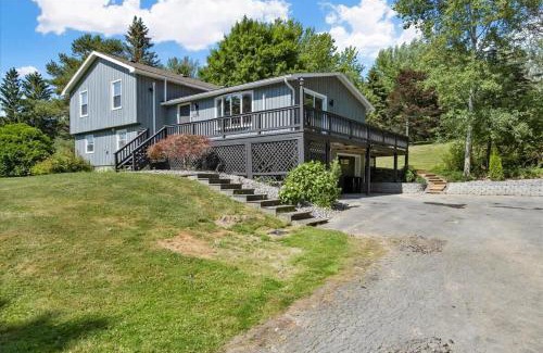 Skaneateles House | *NEW* Large Backyard ~ Game Room ~ Firepit ~ Lake