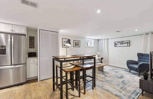 Northeast Apartment | New Large & Bright Arboretum/H-Street/Cap Hill 2BR