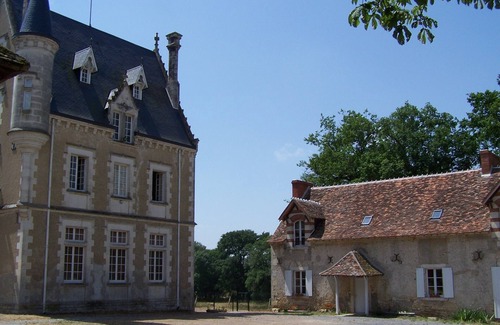 Arthon House | NEW- Large, quiet, independent gîte, south-facing, enclosed garden