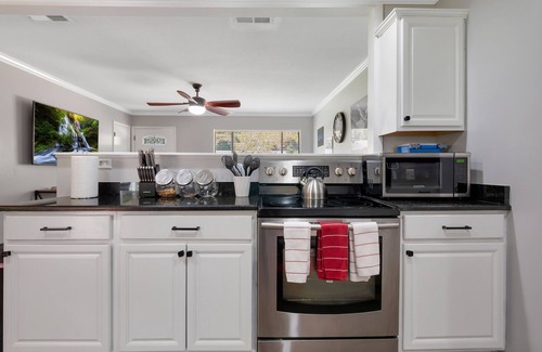 Tallahassee House | NEW! Last minute booking discount—close to Tallahassee Memorial Hospital