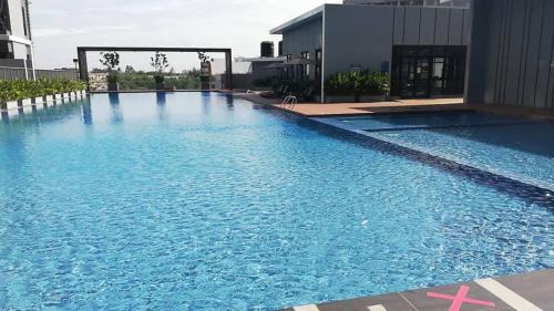 Bandar Puteri Puchong Apartment | NEW Le Pavilion Puchong 8-10pax 3R2B