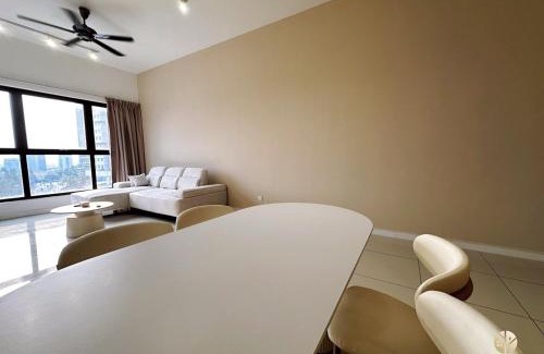 Bandar Puteri Puchong Apartment | NEW Le Pavilion Puchong 8-10pax 3R2B