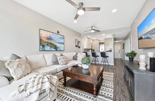 Naples Condo | New Listing - 1st Floor Luxury Lakeview Golf Condo - Resort Pool - Hot Tub -Gym