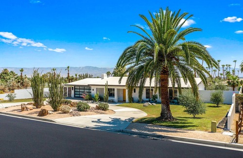 Magnesia Falls Cove House | New Listing 3 Bedroom Luxury Home in Rancho Mirage