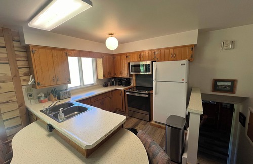 Wolf Creek House | NEW LISTING! 4 BR 2 BATH- PRIVATE Retreat Sleeps 12! Large Boat parking!