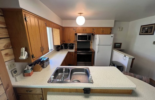 Wolf Creek House | NEW LISTING! 4 BR 2 BATH- PRIVATE Retreat Sleeps 12! Large Boat parking!