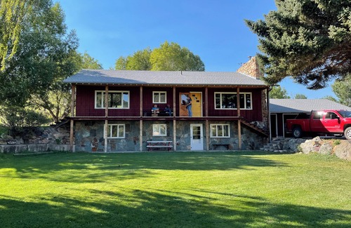 Wolf Creek House | NEW LISTING! 4 BR 2 BATH- PRIVATE Retreat Sleeps 12! Large Boat parking!