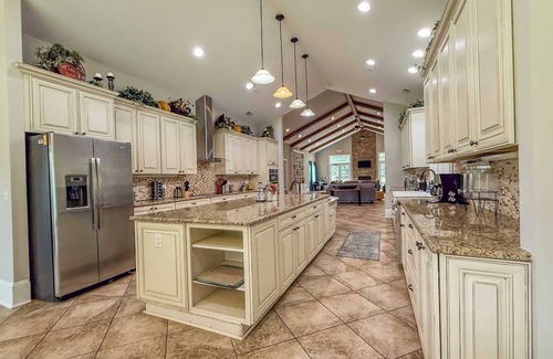 Matthews House | New Listing! 6Bed/6Bath-Great for Families/Groups!