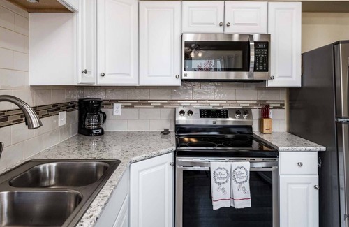 Reedsport House | *New Listing* Adorable in town cottage, pet friendly, close to dunes, beach, river and restaurants