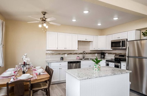 Reedsport House | *New Listing* Adorable in town cottage, pet friendly, close to dunes, beach, river and restaurants
