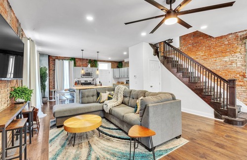 Northeast Kansas City House | NEW LISTING! BriKCtoria 1100 (5-Bedroom Home) - Pets Allowed