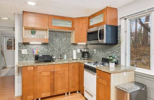 Plymouth House | New Listing by 5-Star Hosts! Cozy, Quiet 1 Bd Homen