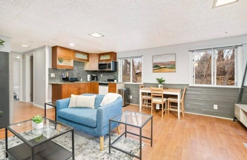 Plymouth House | New Listing by 5-Star Hosts! Cozy, Quiet 1 Bd Homen