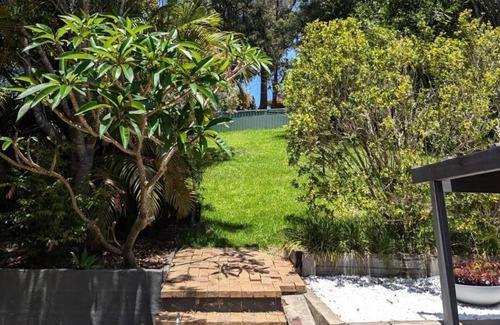 Kotara House | NEW listing - Charming 2-bedroom house with WiFi and AC in Kotara
