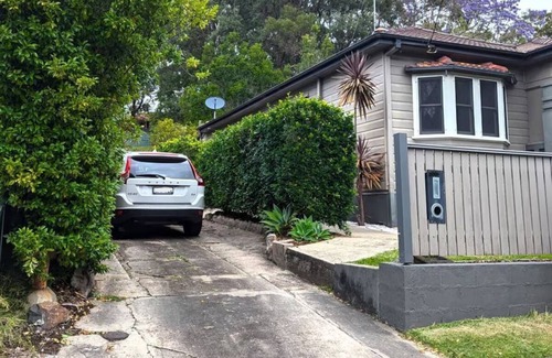 Kotara House | NEW listing - Charming 2-bedroom house with WiFi and AC in Kotara