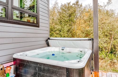 Stevenson House | New listing! Chic and stunning dog-friendly home w/ private hot tub & firepit!