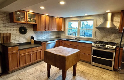 West End House | NEW listing! FARMHOUSE ON FIRST-Spacious 5-bedroom house, close to CASV