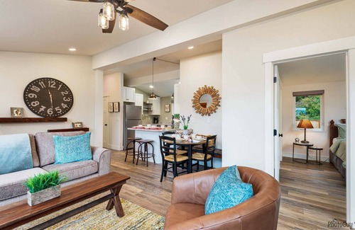 Florence House | * New Listing* Gorgeous Newly Remodeled Lake house, Amazing Views, Gas grill, Pet Friendly