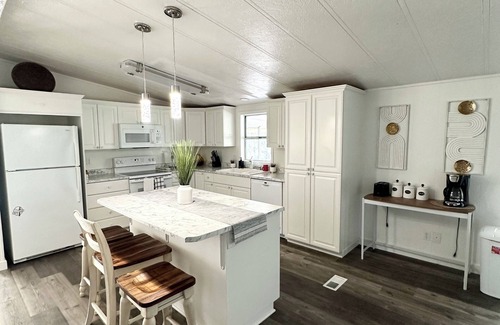 Kelseyville House | NEW LISTING! Home in Riviera Estates with game room and stunning lake views!