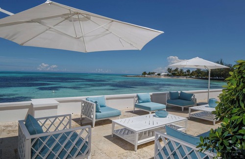 Nassau House | NEW LISTING - HOUSE BY THE BEACH - 6 BDR