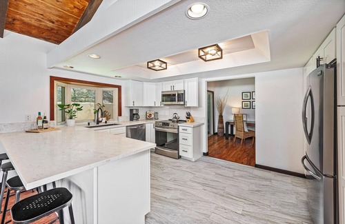 Hawaii Kai House | New Listing! Marina-front Home Near the Ocean w/Private Pool & AC: Nani Wai