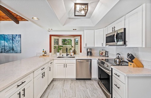 Hawaii Kai House | New Listing! Marina-front Home Near the Ocean w/Private Pool & AC: Nani Wai