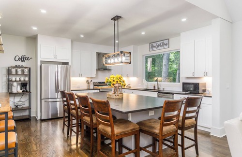 Dahlonega House | New Listing! Porchside Retreat - 9 minutes from Dahlonega - Dog Friendly