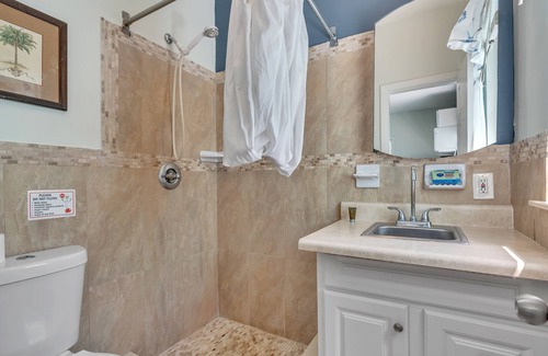 Hollywood Apartment | NEW LISTING! Rays Retreat at Coral House - Room 10 by Coral House