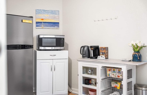 Edgewater House | New Listing! Remodeled Bungalow W Highland Area
