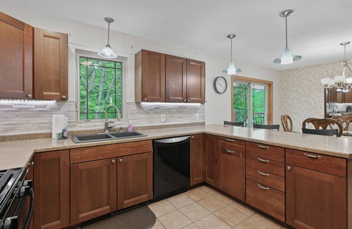 Mosinee Apartment | New Listing! Spacious home with wooded back yard!