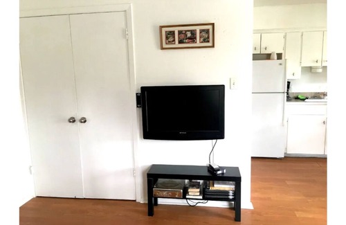 Johnston Terrace Apartment | New Listing! Thrifty + comfortable studio near AUS and downtown