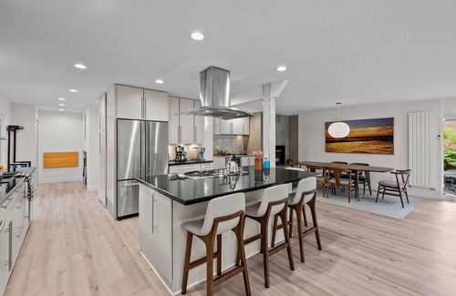 Flagstaff House | New Listing! Walk to Pearl St | Hot Tub | Garden | Prime Location