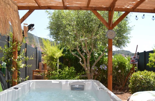 Carqueiranne Apartment | NEW: LOFT for 2 with SAUNA and JACUZZI on garden level near the SEA