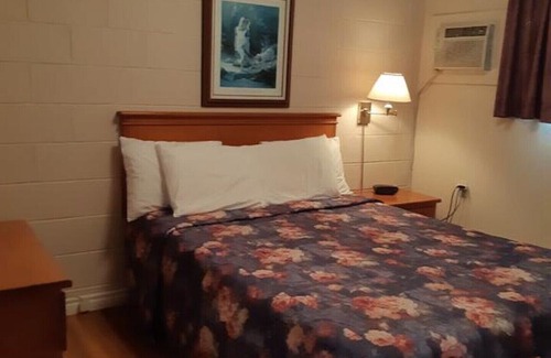 New London Hotel | New London Bay Motel - One-Bedroom Apartment #6