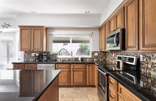 Santiago House | *NEW* Lux 5 Bedroom Spanish Villa w/Heated Pool