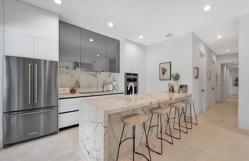 Coral Terrace Villa | New Lux Modern w/Pool, Jacuzzi, Billiards, B-ball