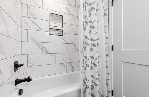 Terry Sanford Apartment | New LUXE APT 3BR Downtown Fay Unit D