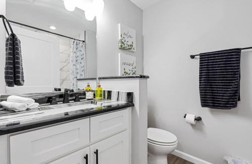 Terry Sanford Apartment | New LUXE APT 3BR Downtown Fay Unit D
