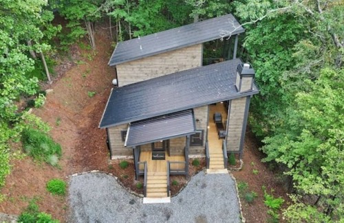 Foxfire Estates Cabin | New Luxe Treetop Cabin Hot tub Near DT