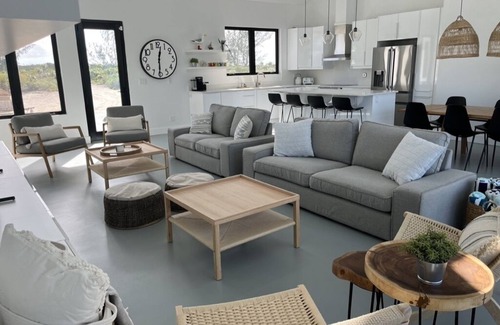 Whitby House | New Luxurious Beachfront Villa at Pumpkin Bluff -Your Ultimate Paradise Getaway!