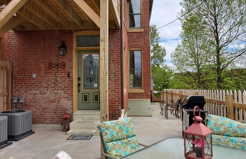 Soulard House | NEW! Luxurious Soulard Townhome w/Brewery Views!